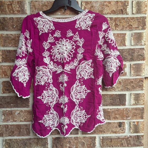 Solitaire Tunic Top Small Floral Embroidered Scallop Trim Pullover Boho Blouse - Picture 6 of 6